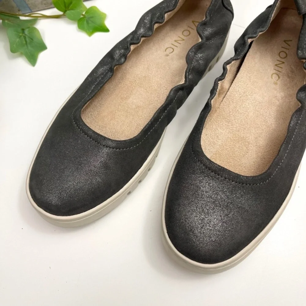 Vionic Uptown Leather Ballet Flat Round Toe Slip On in Gray Size 6